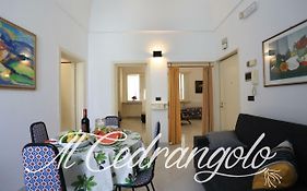 Il Cedrangolo House